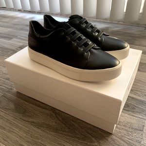 Vince Bolton Sneaker NIB - Size 5